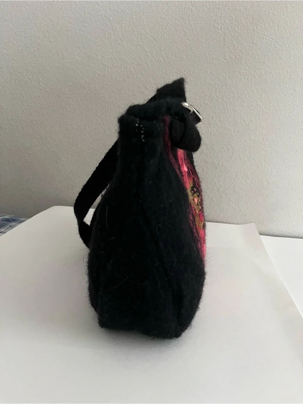 Peruvian embroidered crossbody shoulder bag. - Picture 12 of 13
